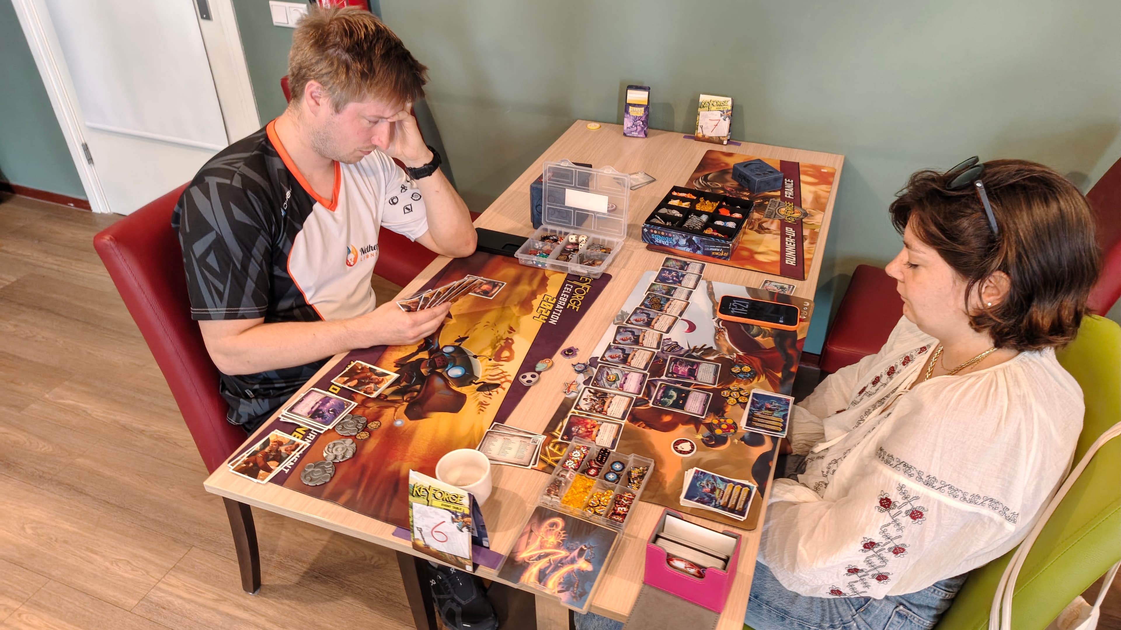 Players trading decisions in Swiss